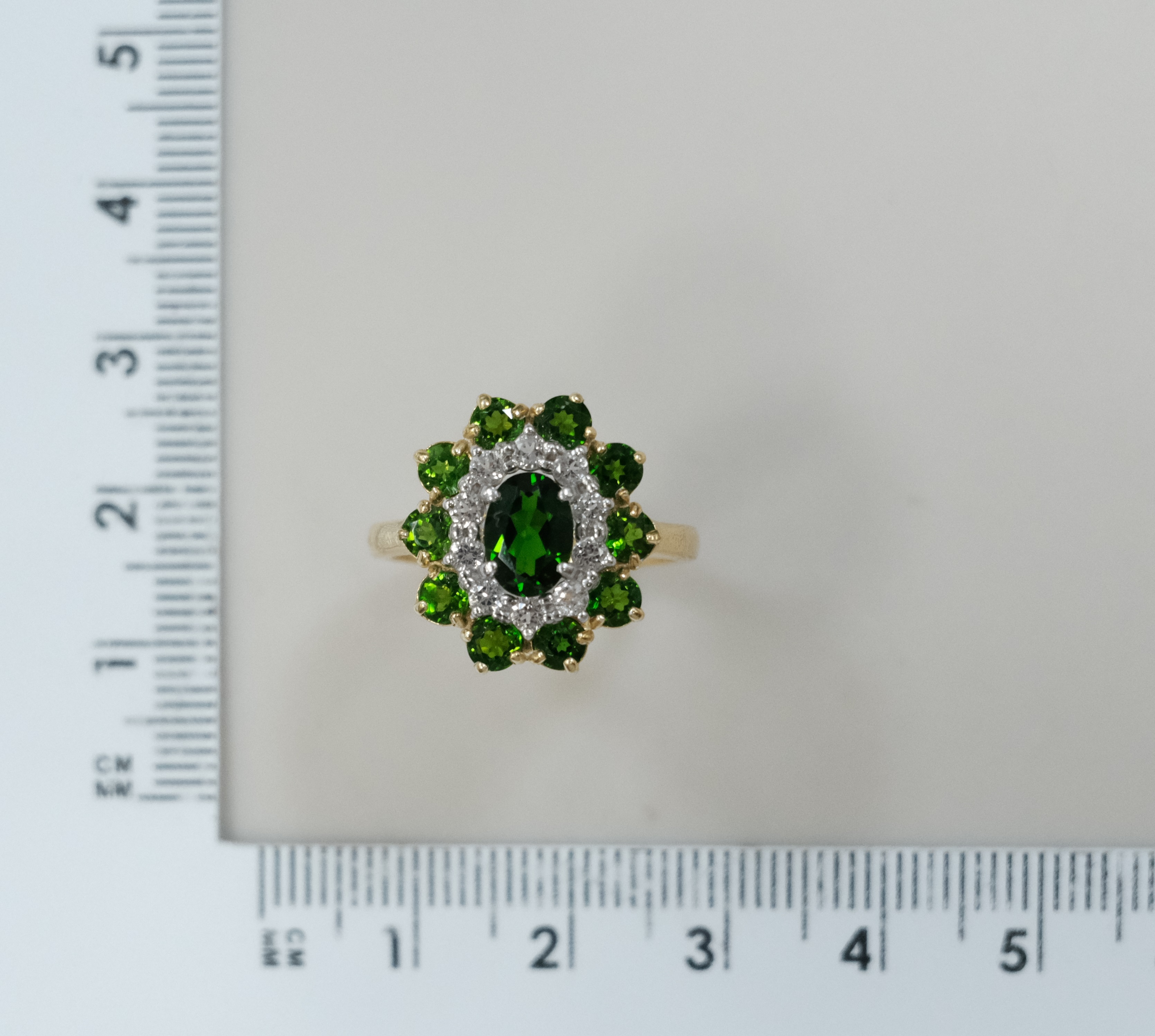 Серебряное кольцо с хромдиопсидами